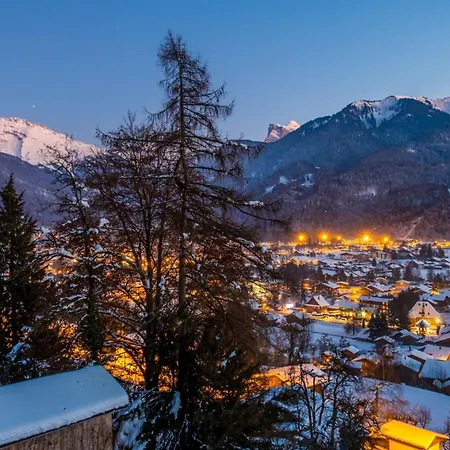 Ecrins Etoiles سامووه